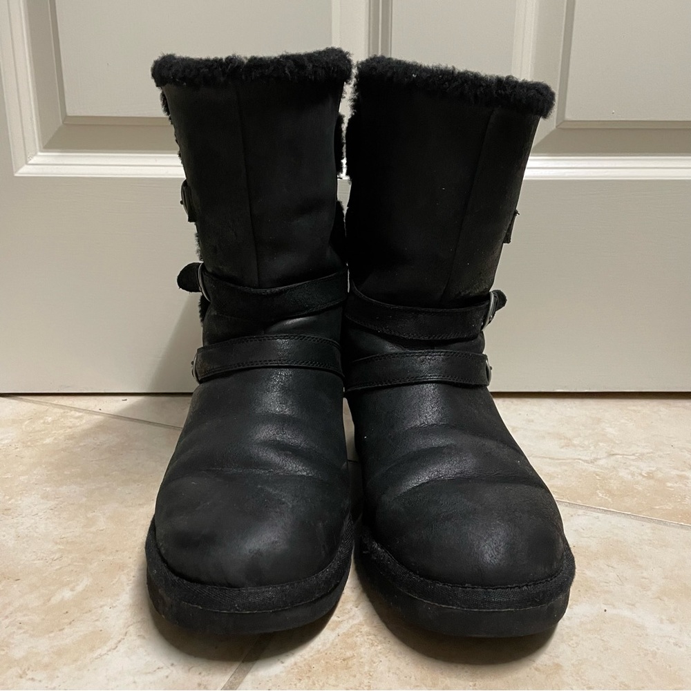 Black fur winter Ugg boots